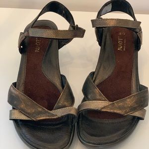 Comfortable Naot Sandals. Brown Metallic.